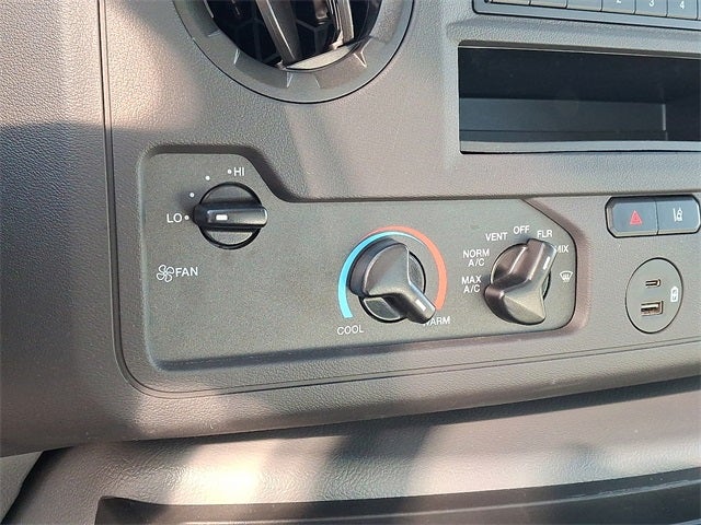 2024 Ford E-450SD 14' BOX TRUCK DRW