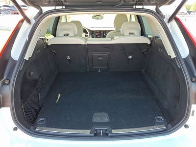 2023 Volvo XC60 B6 Ultimate Bright Theme