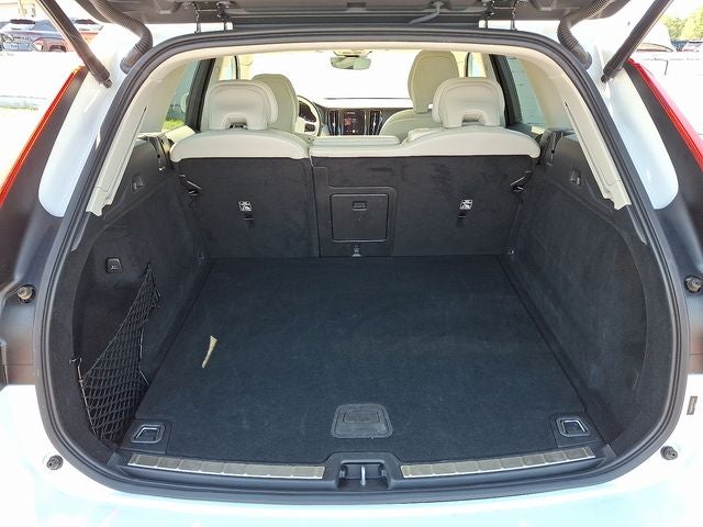 2023 Volvo XC60 B6 Ultimate Bright Theme