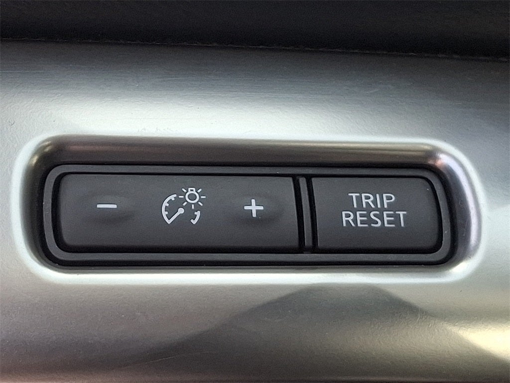 2017 Nissan Maxima SR