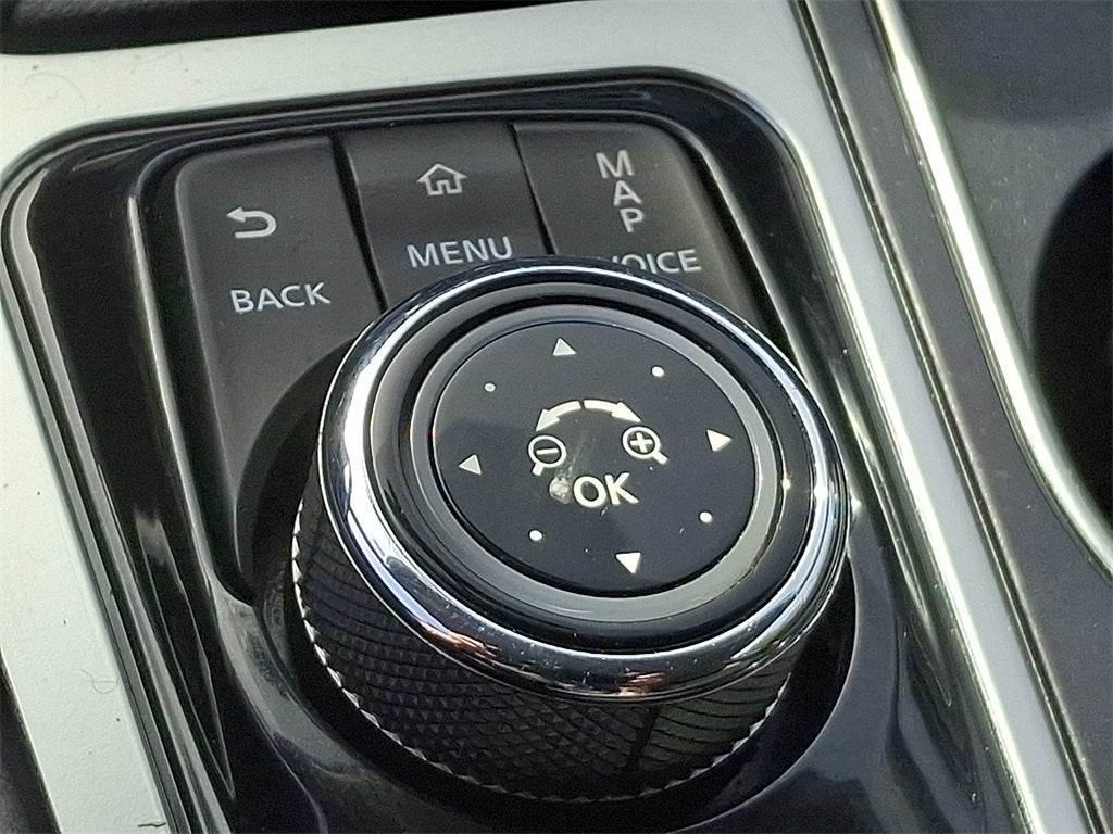 2017 Nissan Maxima SR