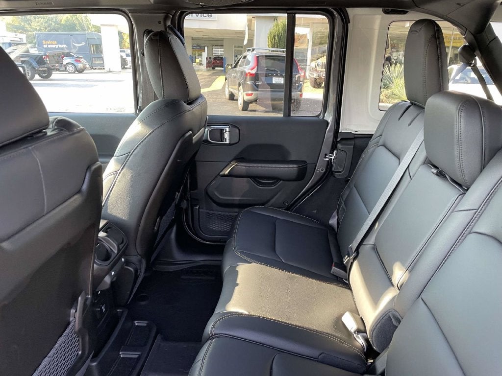 2027 Jeep Wrangler WRANGLER 4-DOOR SAHARA