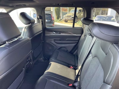 2027 Jeep Grand Cherokee GRAND CHEROKEE LAREDO ALTITUDE 4X2