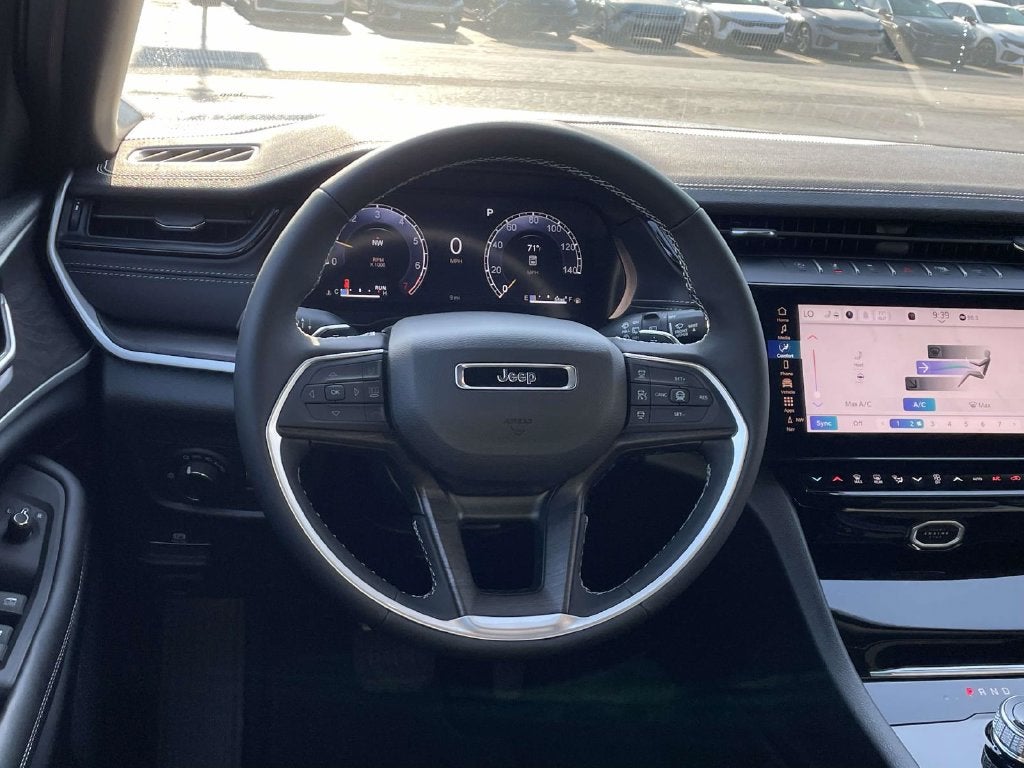 2027 Jeep Grand Cherokee GRAND CHEROKEE LAREDO ALTITUDE 4X2
