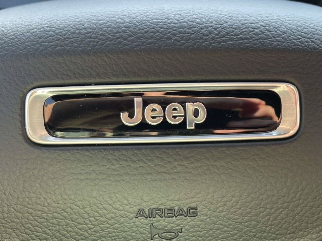 2027 Jeep Grand Cherokee GRAND CHEROKEE LAREDO ALTITUDE 4X2