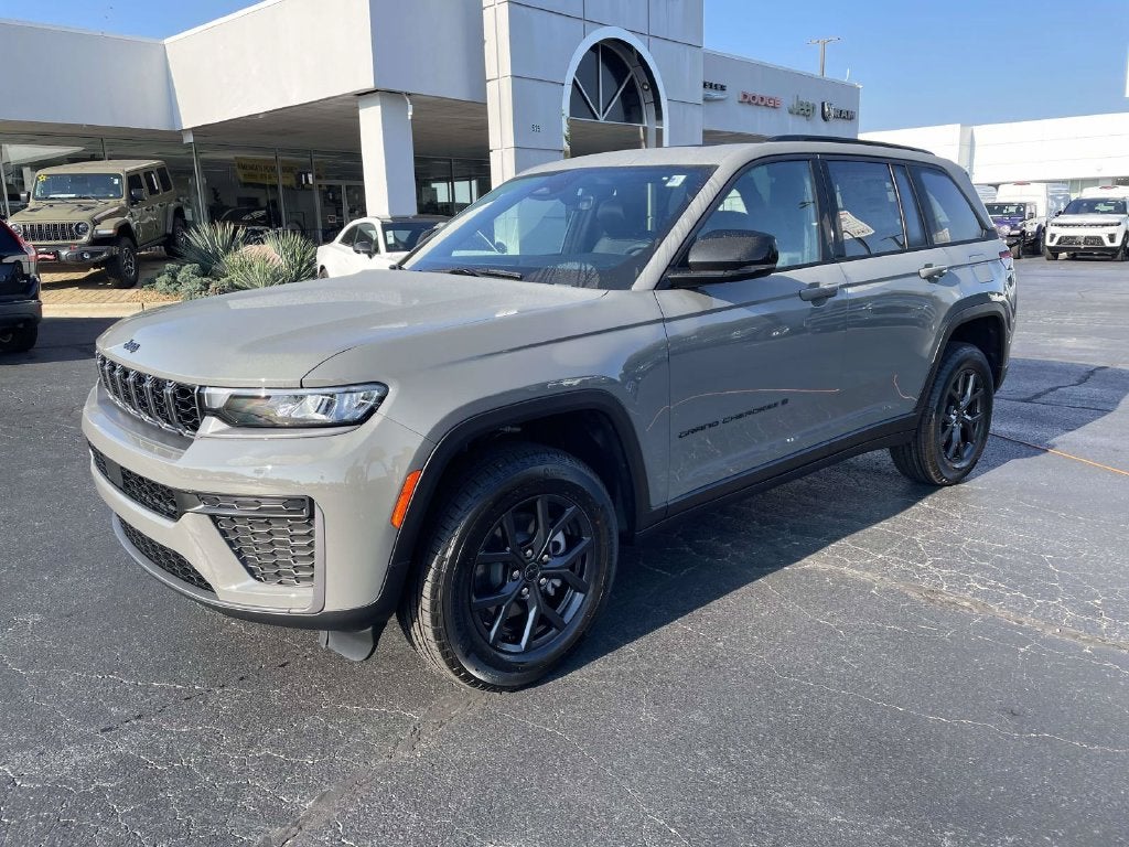 2027 Jeep Grand Cherokee GRAND CHEROKEE LAREDO ALTITUDE 4X2