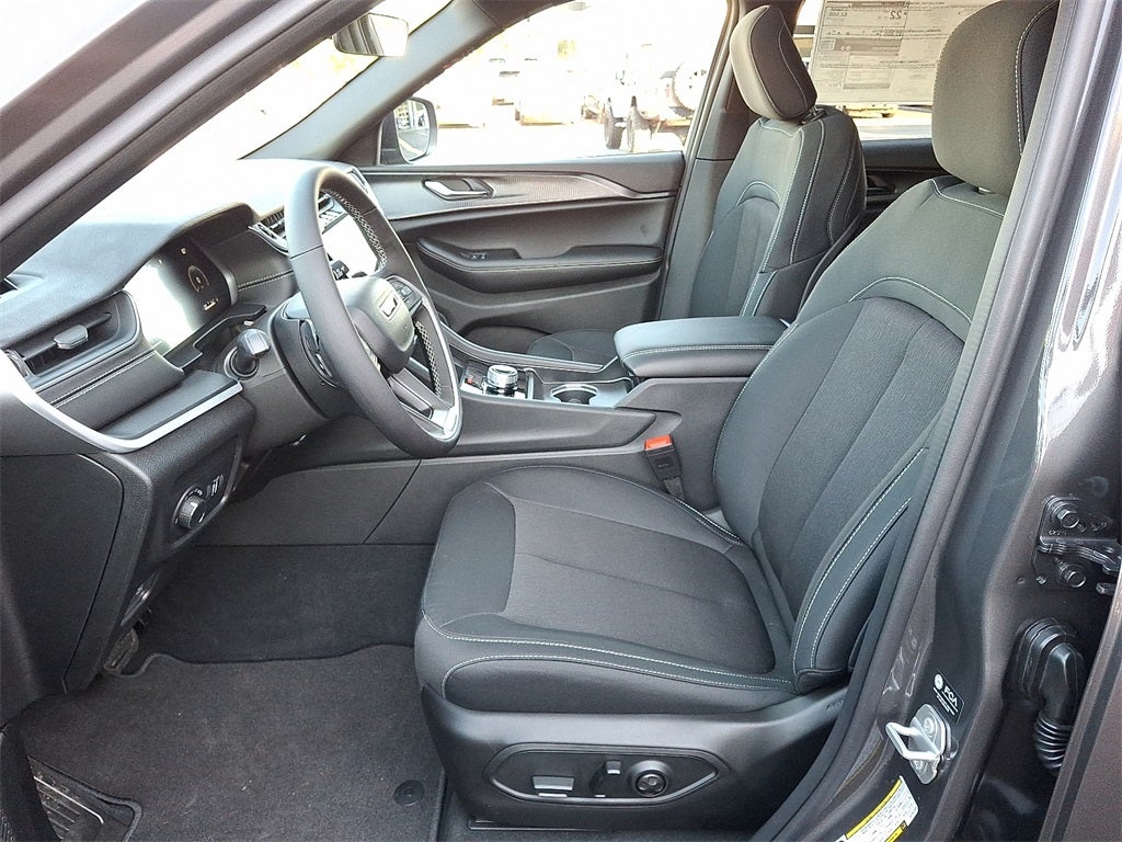 2025 Jeep Grand Cherokee GRAND CHEROKEE LAREDO X 4X4