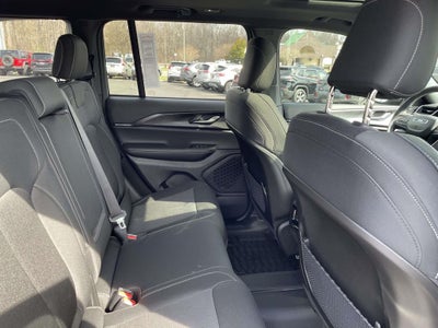 2025 Jeep Grand Cherokee GRAND CHEROKEE LAREDO X 4X4