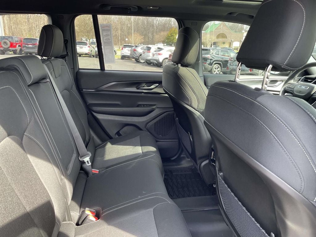 2025 Jeep Grand Cherokee GRAND CHEROKEE LAREDO X 4X4