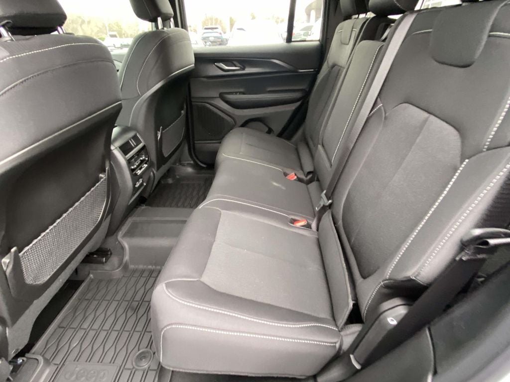 2025 Jeep Grand Cherokee GRAND CHEROKEE LAREDO X 4X4