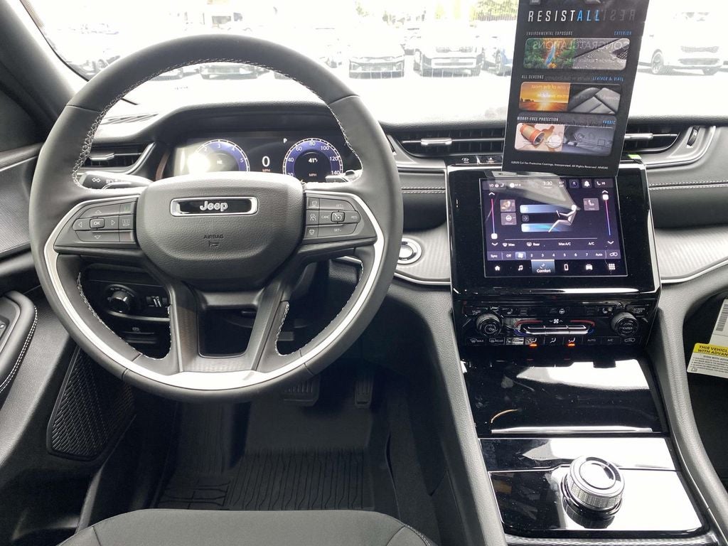 2025 Jeep Grand Cherokee GRAND CHEROKEE LAREDO X 4X4