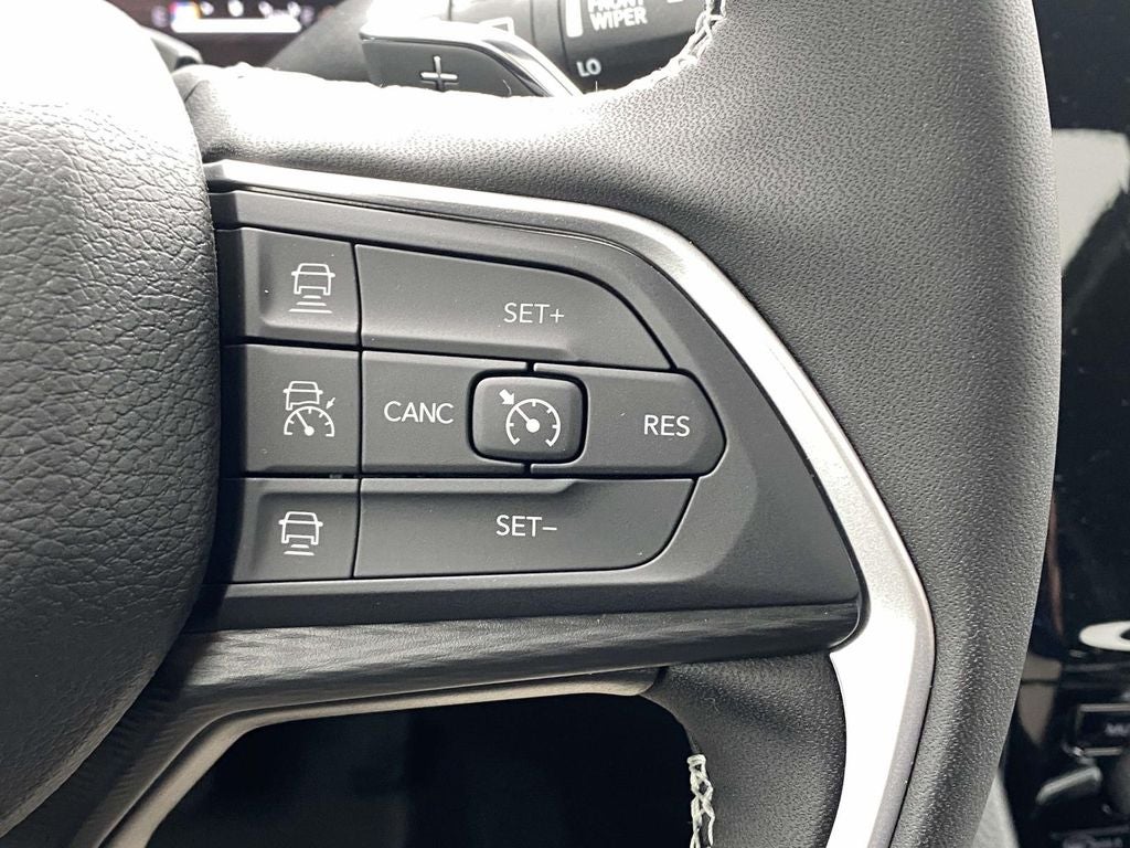 2025 Jeep Grand Cherokee GRAND CHEROKEE LAREDO X 4X4