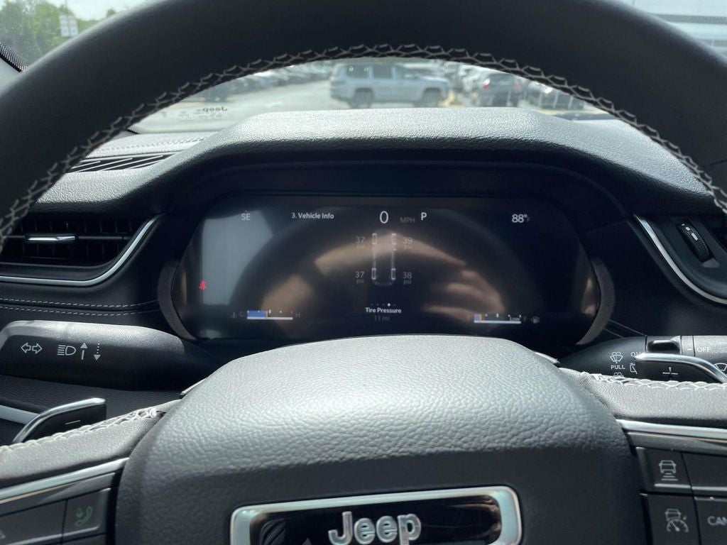 2026 Jeep Grand Cherokee GRAND CHEROKEE LAREDO X 4X4
