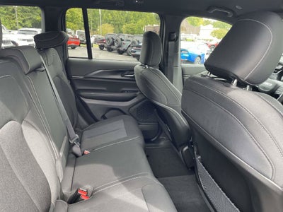2027 Jeep Grand Cherokee GRAND CHEROKEE LAREDO 4X4