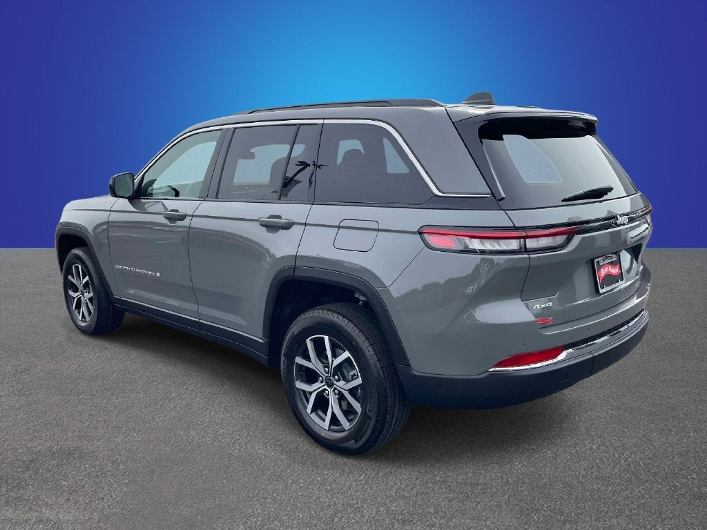 2027 Jeep Grand Cherokee GRAND CHEROKEE LAREDO 4X4
