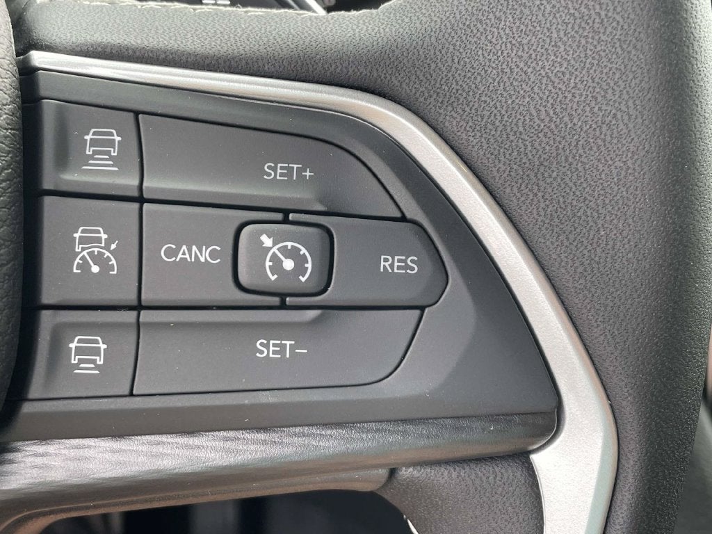 2027 Jeep Grand Cherokee GRAND CHEROKEE LAREDO 4X4