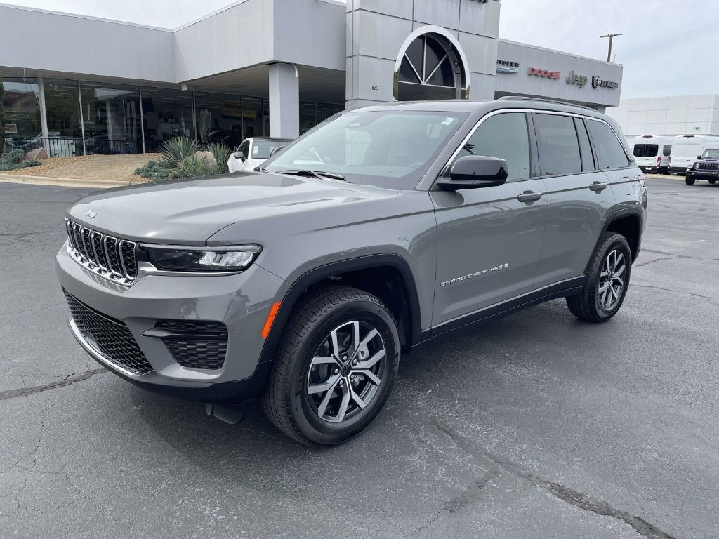 2027 Jeep Grand Cherokee GRAND CHEROKEE LAREDO 4X4