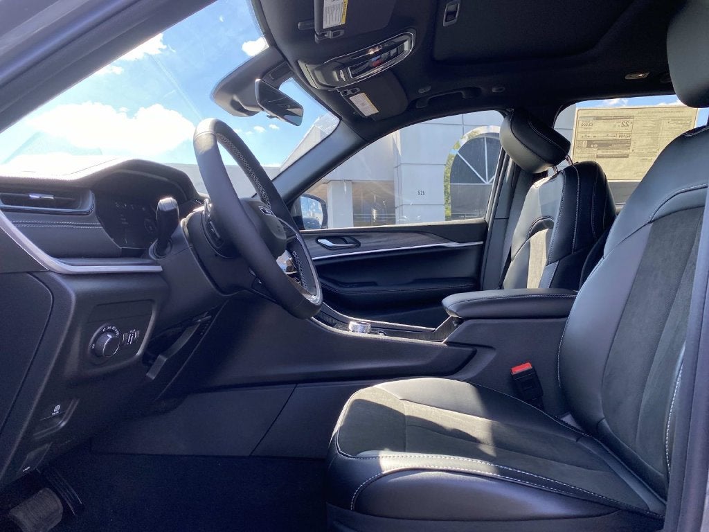 2027 Jeep Grand Cherokee GRAND CHEROKEE LAREDO ALTITUDE 4X4