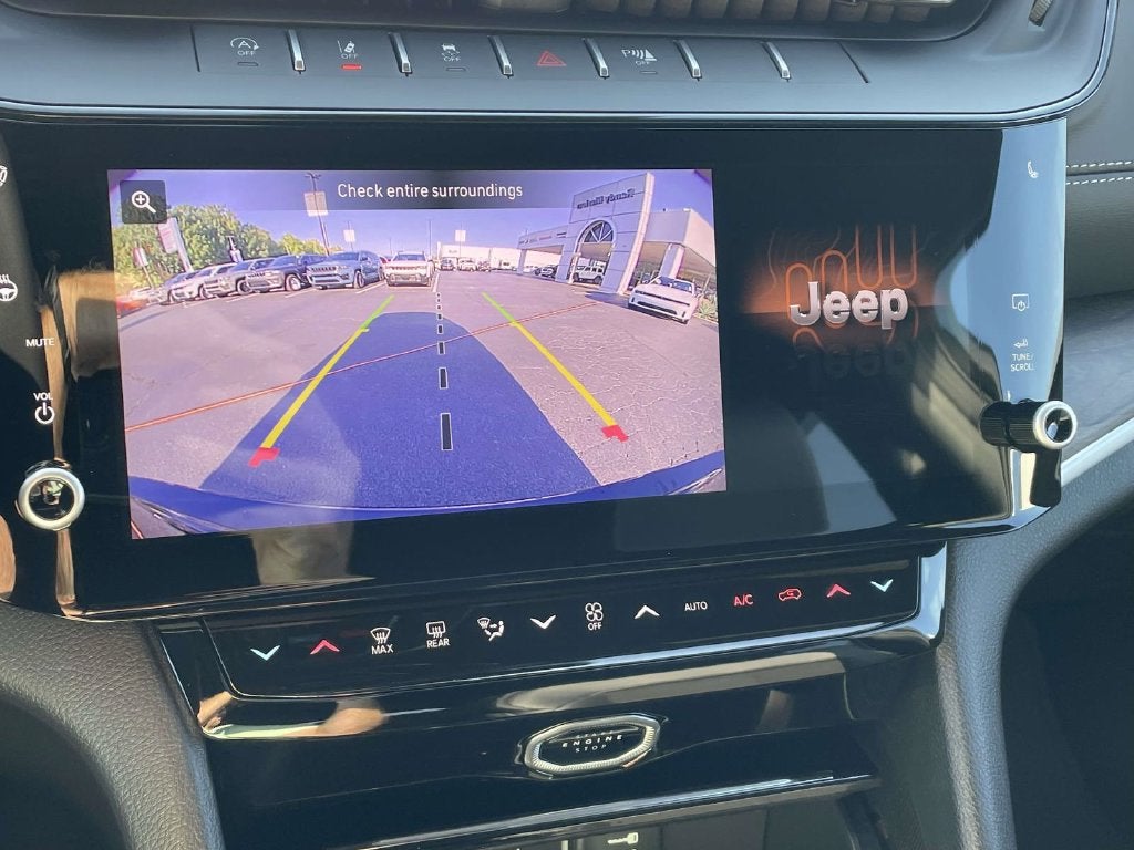 2027 Jeep Grand Cherokee GRAND CHEROKEE LAREDO ALTITUDE 4X4