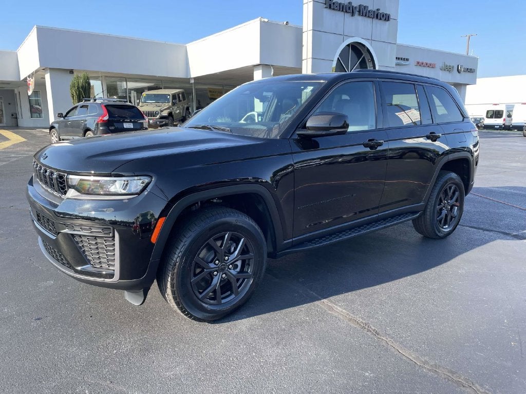 2027 Jeep Grand Cherokee GRAND CHEROKEE LAREDO ALTITUDE 4X4