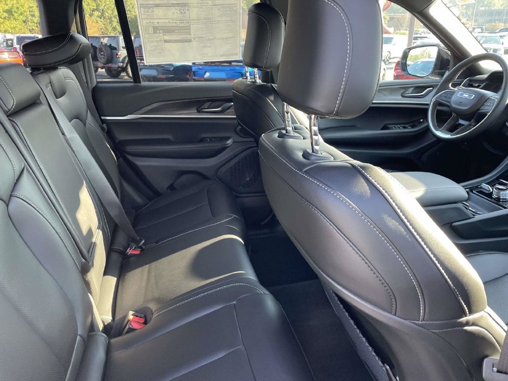 2027 Jeep Grand Cherokee GRAND CHEROKEE LIMITED 4X4