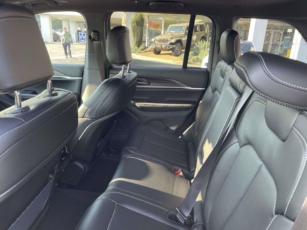 2027 Jeep Grand Cherokee GRAND CHEROKEE LIMITED 4X4