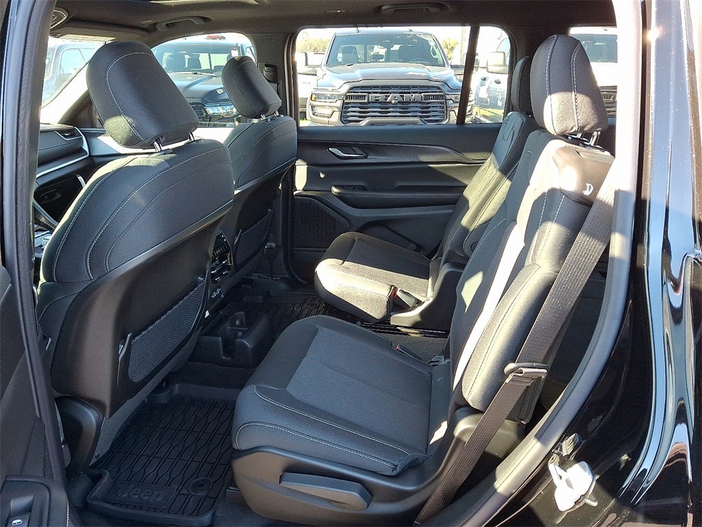 2025 Jeep Grand Cherokee L GRAND CHEROKEE L LAREDO X 4X4