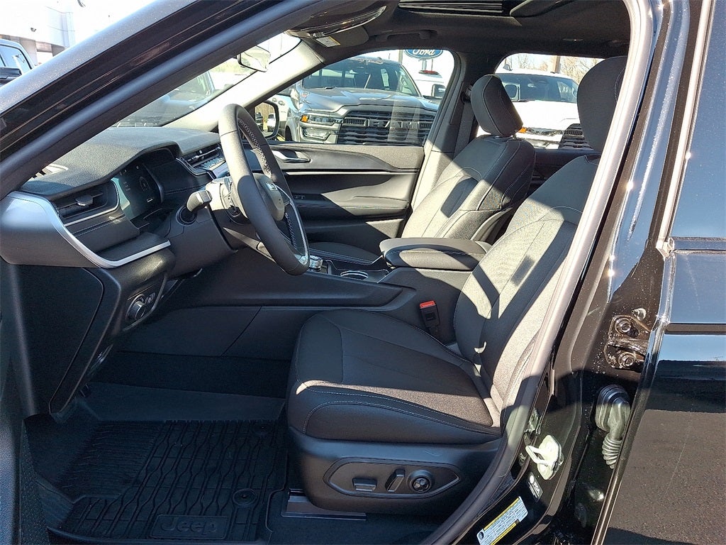 2025 Jeep Grand Cherokee L GRAND CHEROKEE L LAREDO X 4X4