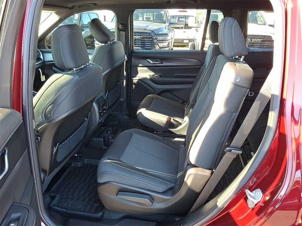 2025 Jeep Grand Cherokee L GRAND CHEROKEE L LAREDO X 4X4