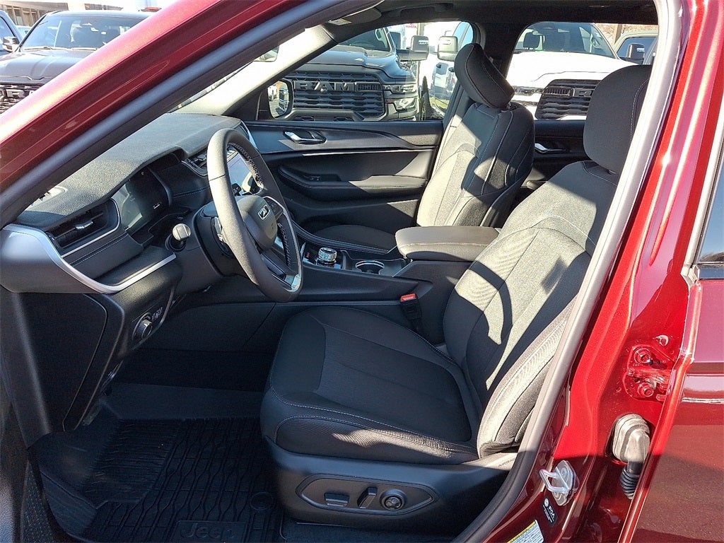 2025 Jeep Grand Cherokee L GRAND CHEROKEE L LAREDO X 4X4