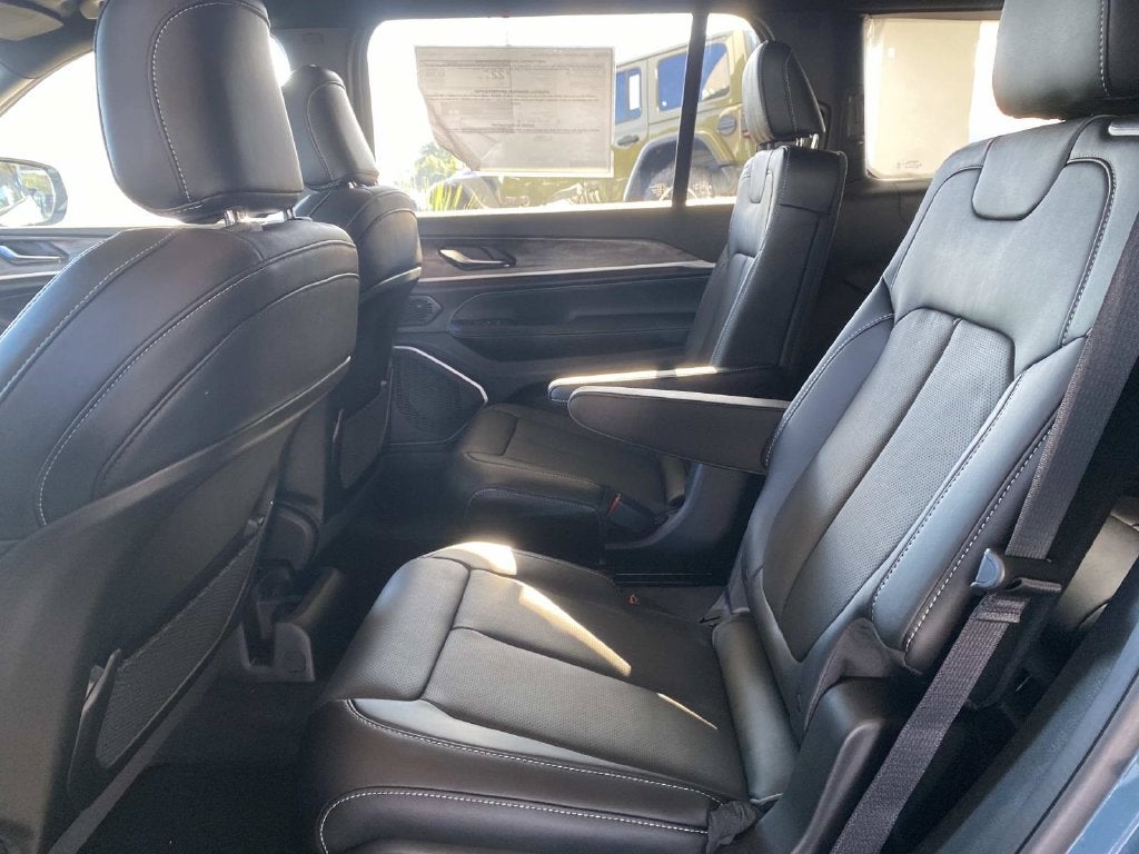 2027 Jeep Grand Cherokee L GRAND CHEROKEE L LIMITED RESERVE 4X4