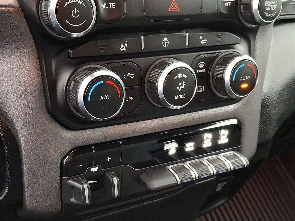 2020 RAM 1500 Big Horn Crew Cab 4x4 5'7' Box