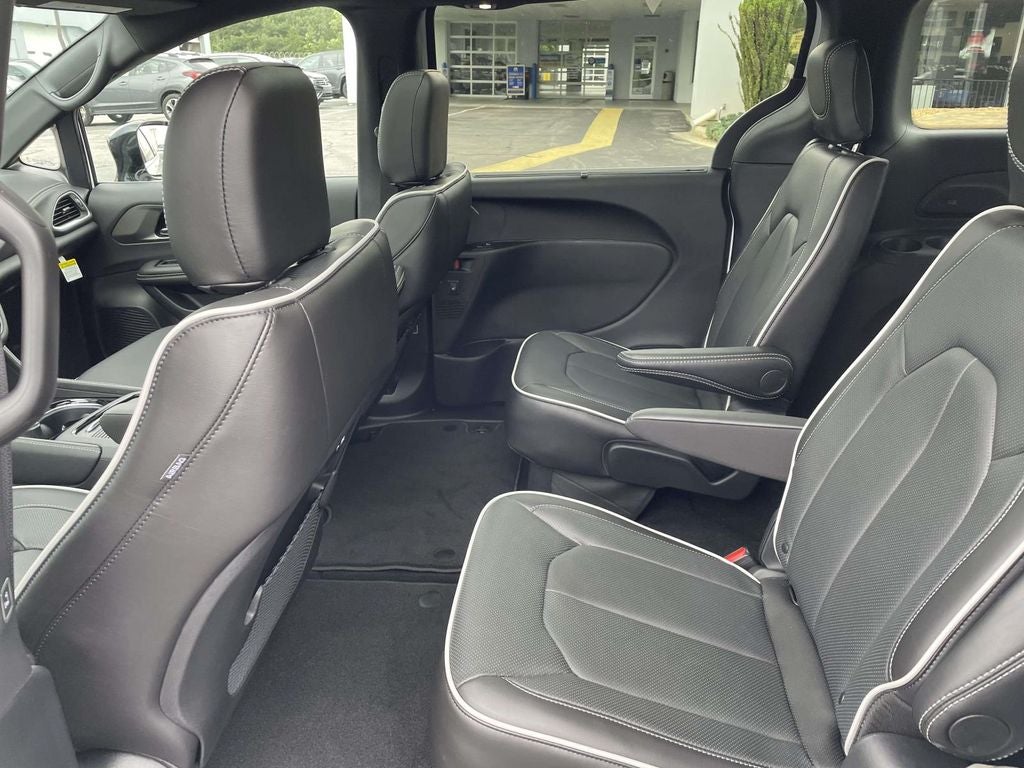 2027 Chrysler Pacifica PACIFICA LIMITED