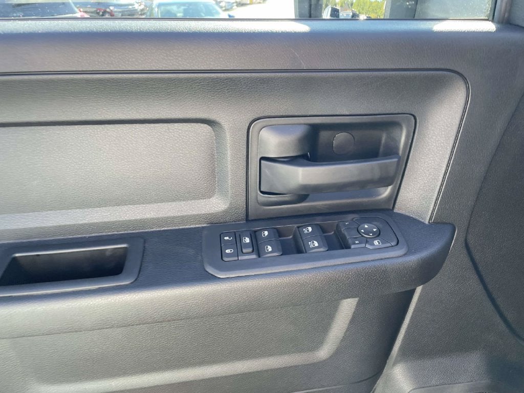 2027 RAM 2500 RAM 2500 TRADESMAN CREW CAB 4X4 6'4' BOX