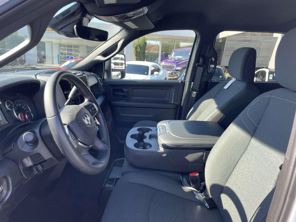 2027 RAM 2500 RAM 2500 TRADESMAN CREW CAB 4X4 6'4' BOX