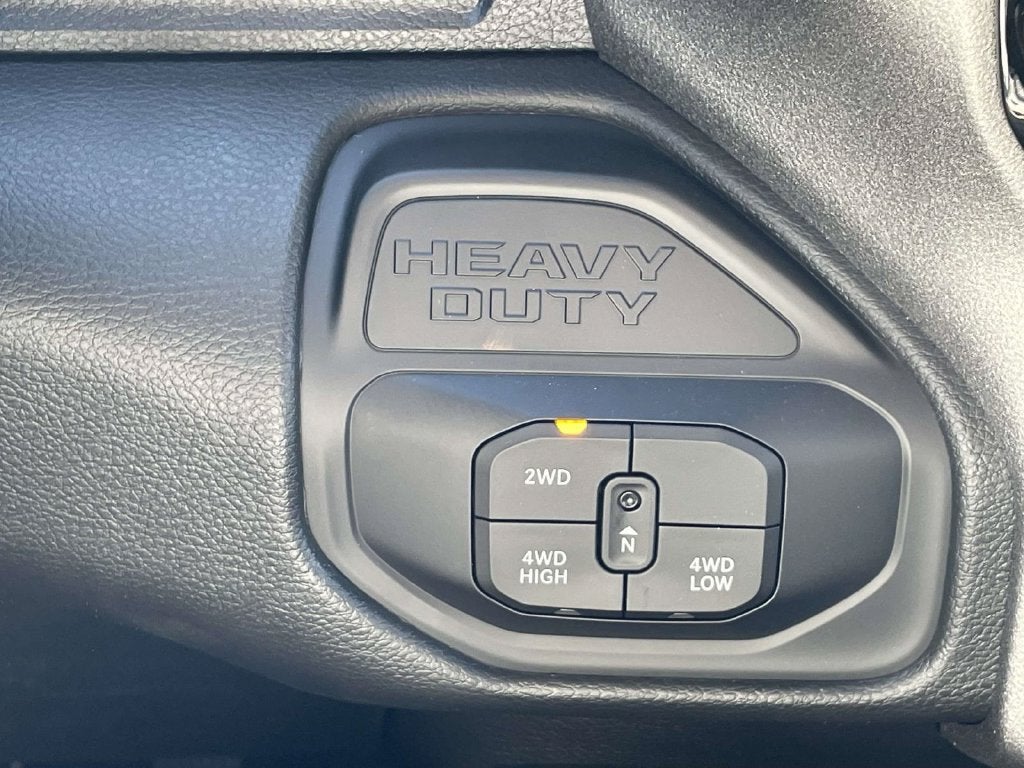 2027 RAM 2500 RAM 2500 TRADESMAN CREW CAB 4X4 6'4' BOX