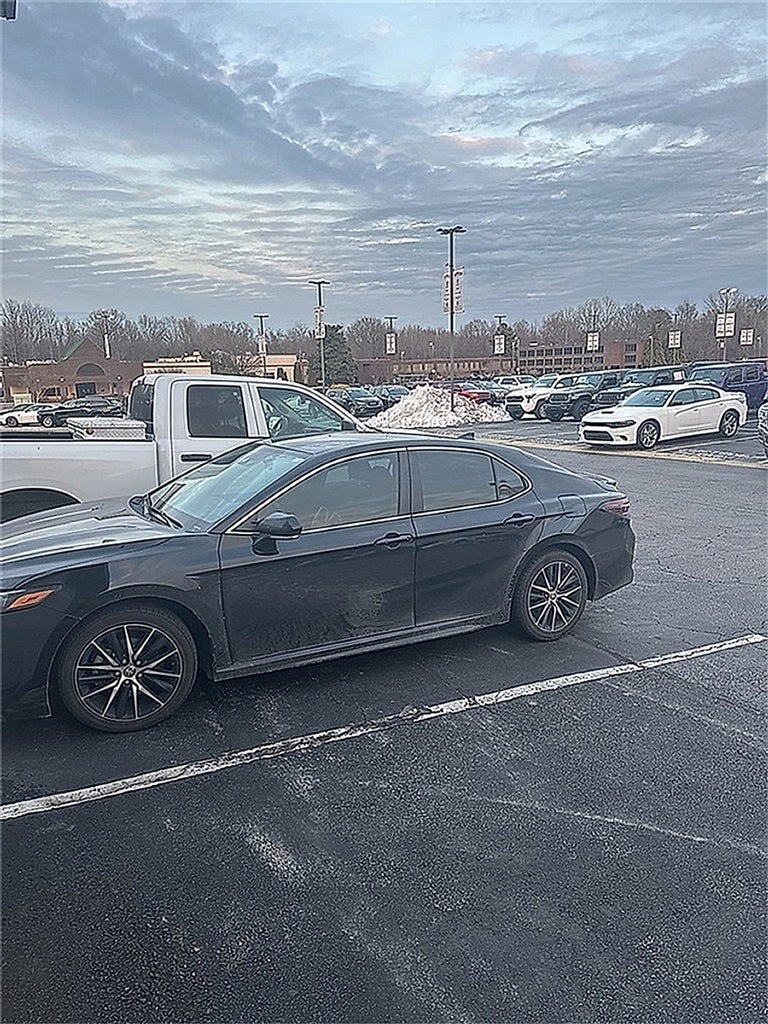 2022 Toyota Camry SE