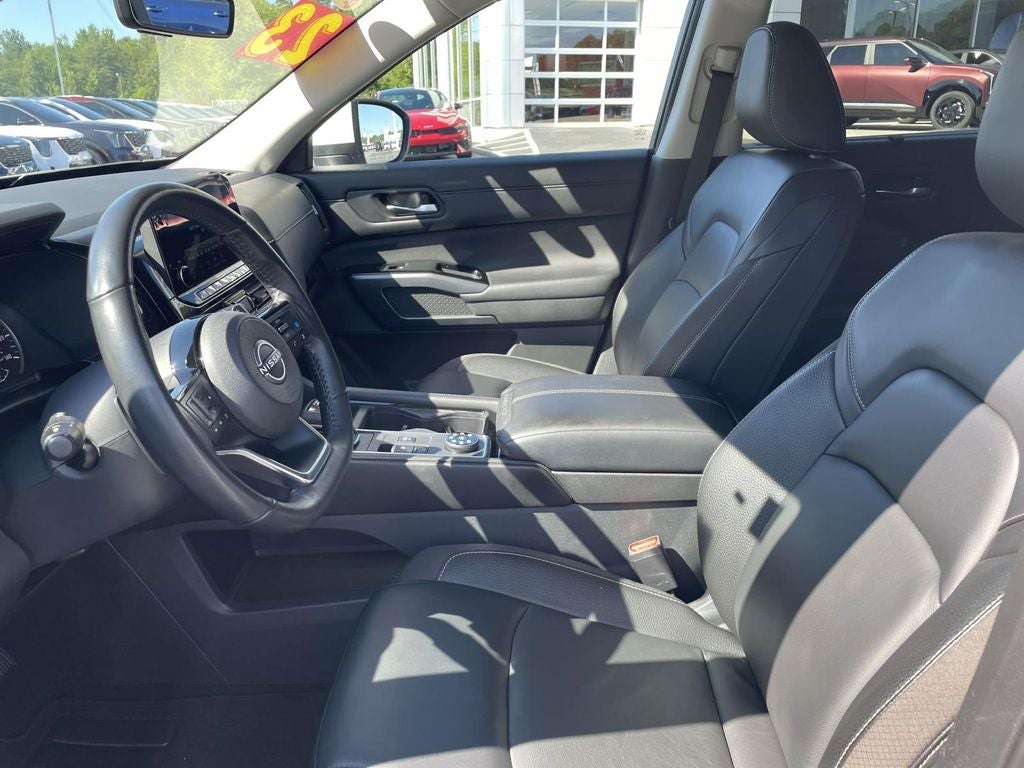2023 Nissan Pathfinder SL