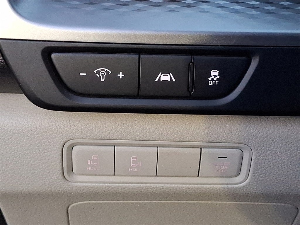 2023 Kia Carnival LX