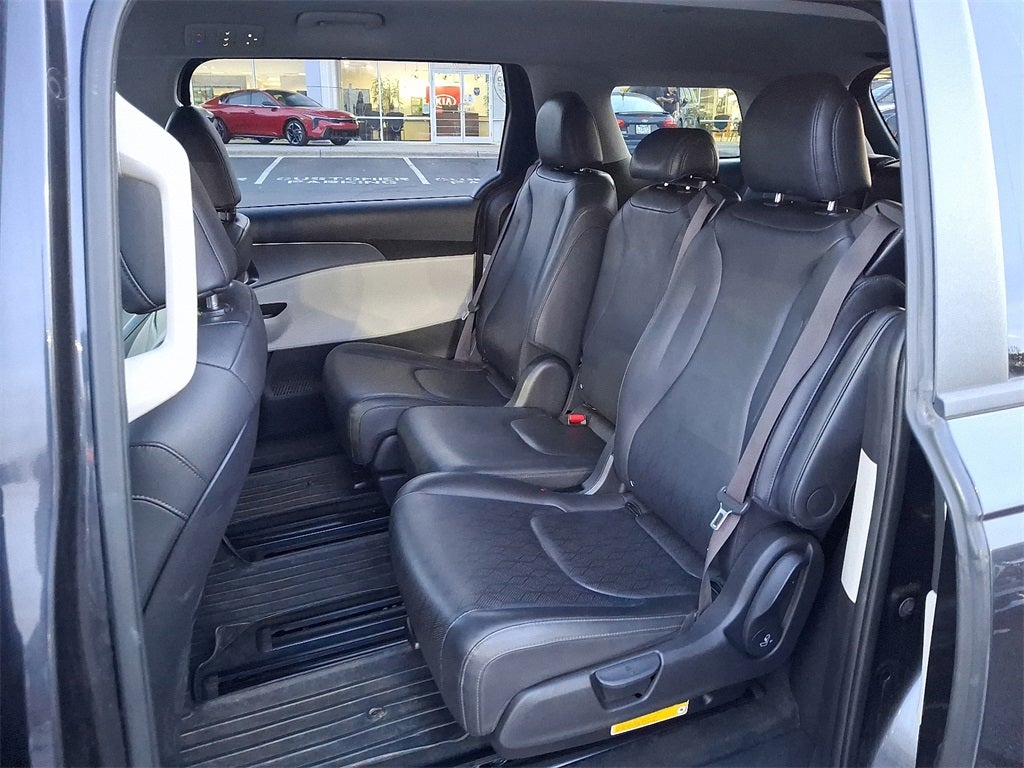 2023 Kia Carnival LX