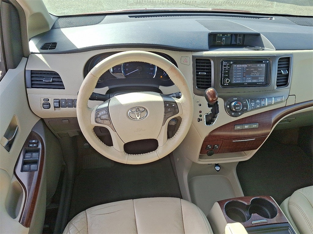 2014 Toyota Sienna XLE 8 Passenger