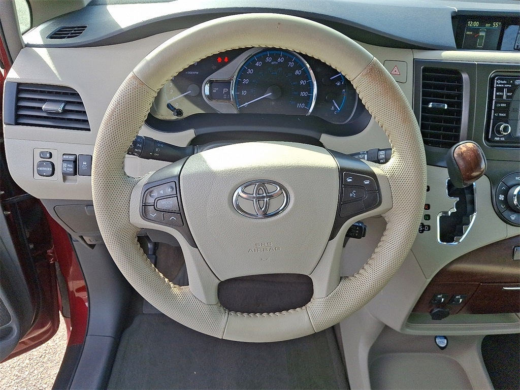 2014 Toyota Sienna XLE 8 Passenger