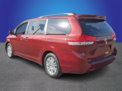 2014 Toyota Sienna XLE 8 Passenger