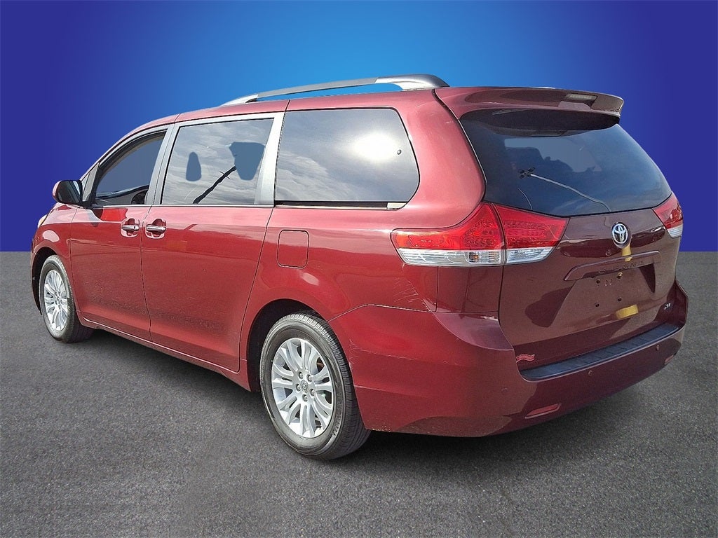 2014 Toyota Sienna XLE 8 Passenger
