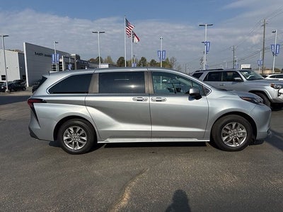 2025 Toyota Sienna LE 8 Passenger
