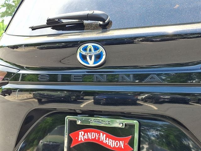 2024 Toyota Sienna LE 8 Passenger