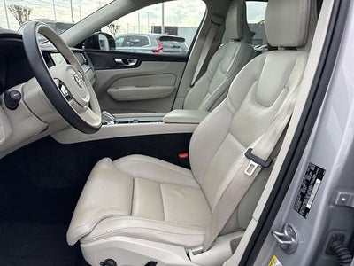 2023 Volvo XC60 B6 Ultimate Dark Theme