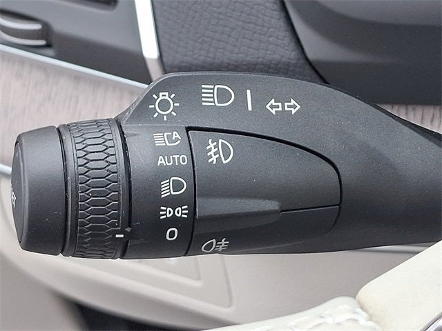 2024 Volvo XC90 Recharge Plug-In Hybrid T8 Core Bright Theme