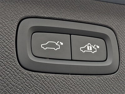 2024 Volvo XC90 Recharge Plug-In Hybrid T8 Core Bright Theme