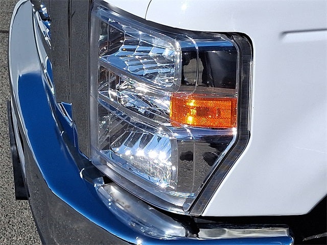 2022 Ford E-350SD Base Cutaway